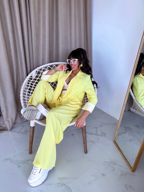 "MAJORY 74" komplekts - žakete + bikses - DZELTENS