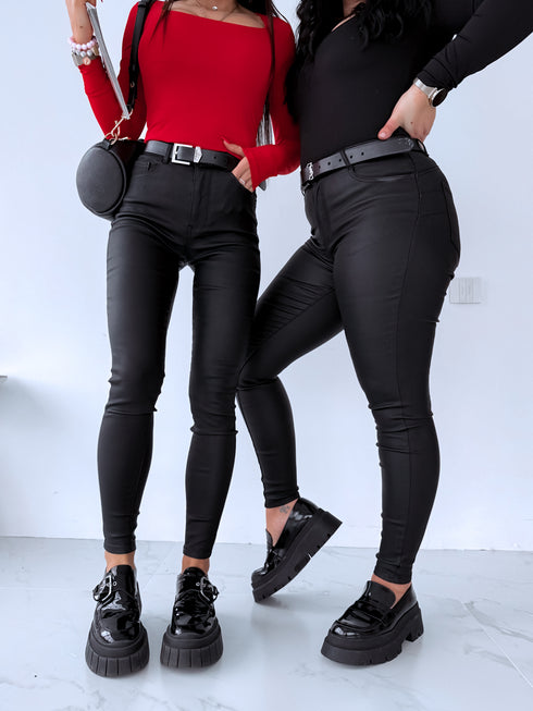 ELYNDI BEST faux leather pants with push-up effect