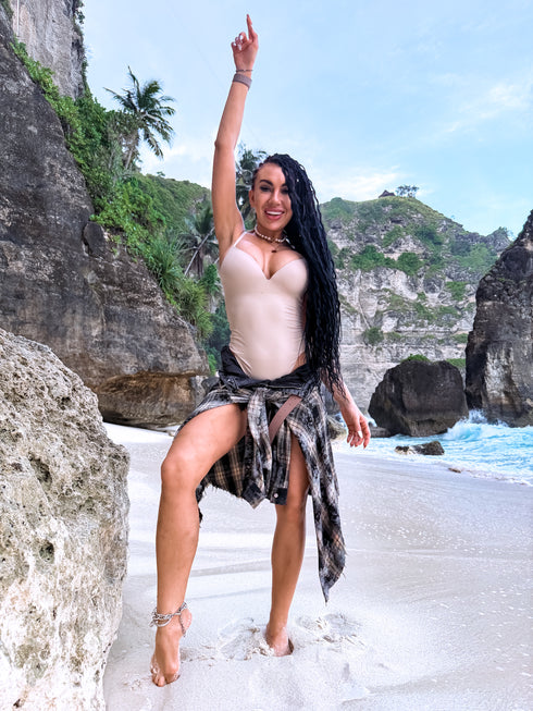 ELYNDI, stringo formos koreguojantis bodis - smėlio spalvos