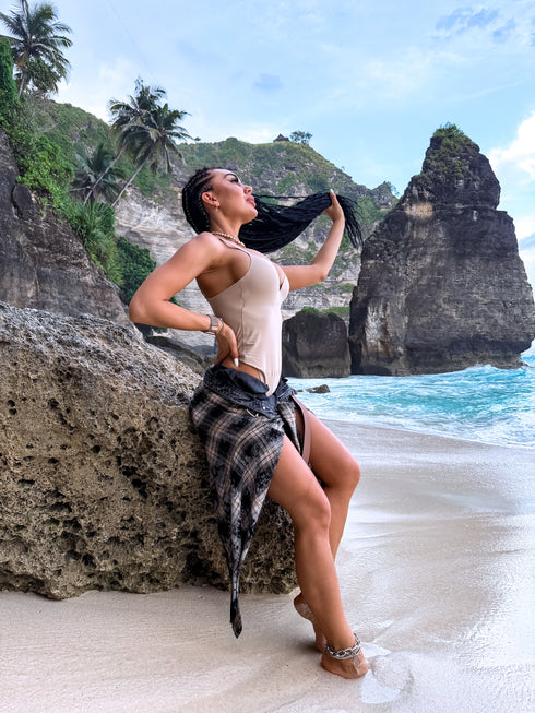 ELYNDI, stringo formos koreguojantis bodis - smėlio spalvos