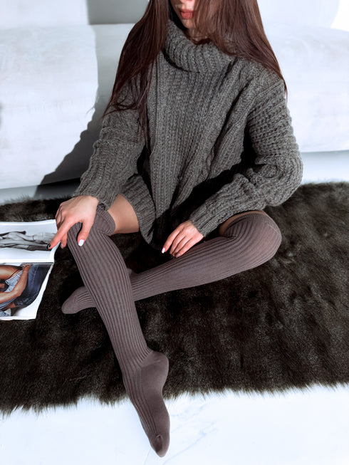 Svītrota adījuma, garās zeķes 8901 - CHOCO