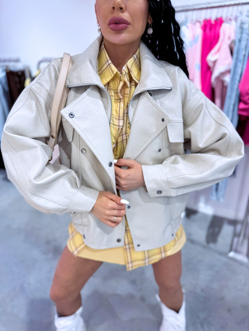 Ādas imitācijas virsjaka "JUICY KISS 16182" - GAIŠI BĒŠA