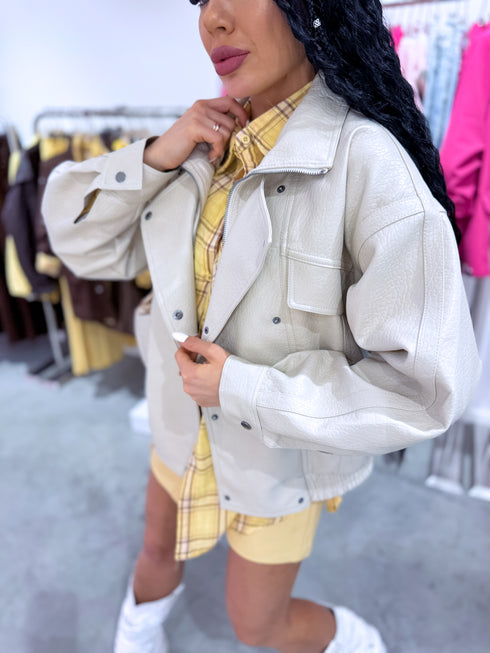 Ādas imitācijas virsjaka "JUICY KISS 16182" - GAIŠI BĒŠA