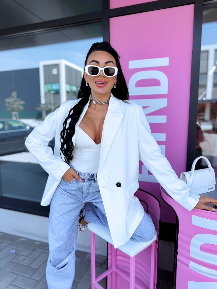 Oversized blazer with black sleeve buttons - white PRE-ORDER