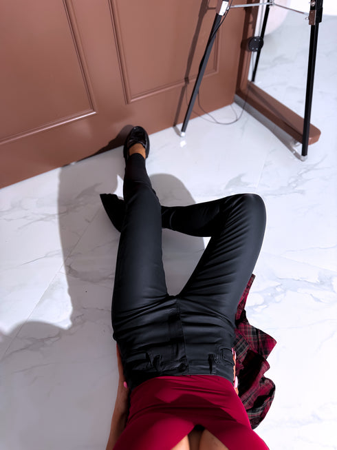 Ādas imitācijas bikses "THE 80'S SKINNY" SHW7309 - MELNAS