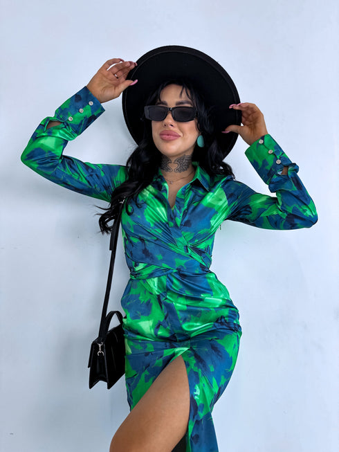 MIDI garuma kleita ar sasienamu dekoltē - zila ar zaļu