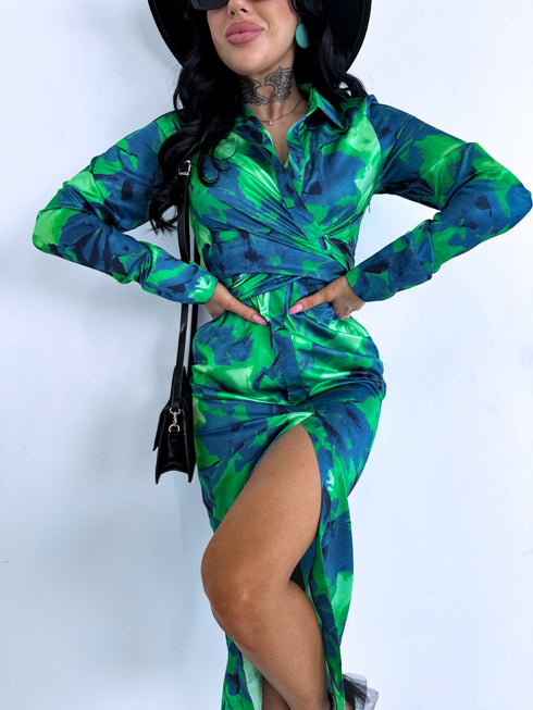 MIDI garuma kleita ar sasienamu dekoltē - zila ar zaļu