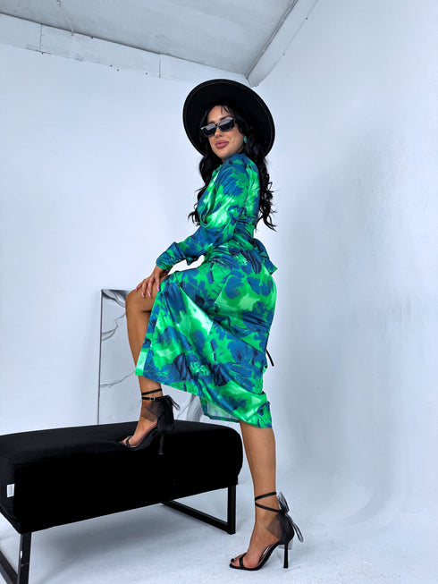 MIDI garuma kleita ar sasienamu dekoltē - zila ar zaļu