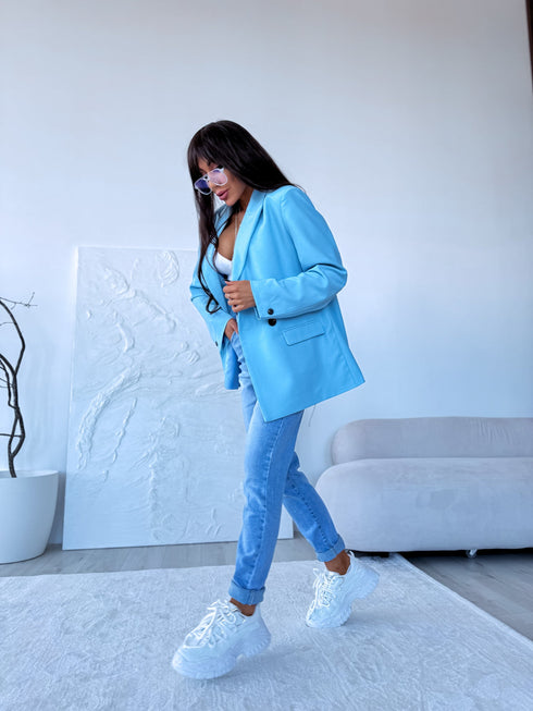 Оверсайз жакет с черными пуговицами на рукавах - ГОЛУБОЙ