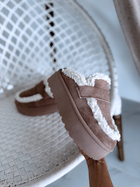 "SANDSTONE 9710" slippers with closed toe - CAPPUCCINO