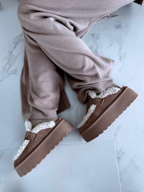 "SANDSTONE 9710" slippers with closed toe - CAPPUCCINO