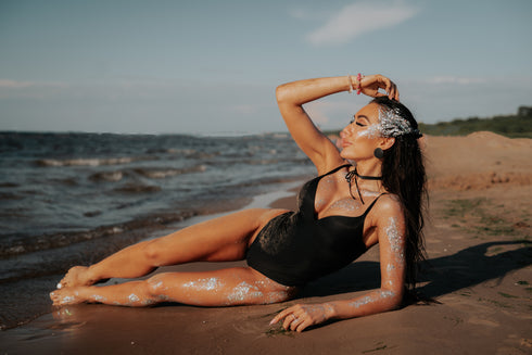 ELYNDI, stringveida koriģējošais bodijs - melns