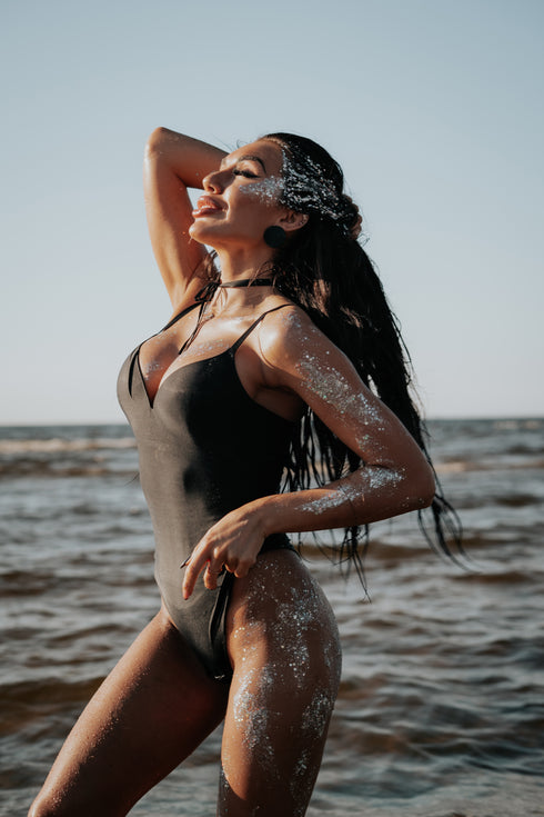 ELYNDI, Корректирующее боди в форме стринг - черный ПРЕДЗАКАЗ