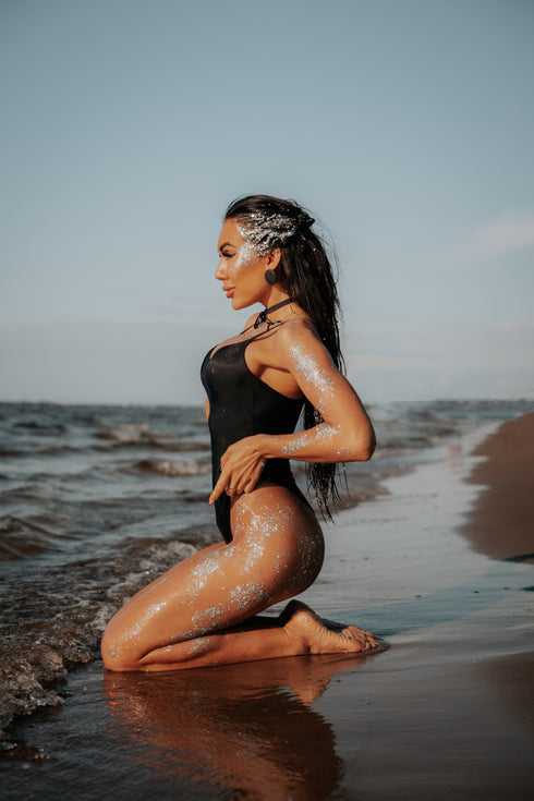 ELYNDI, Корректирующее боди в форме стринг - черный