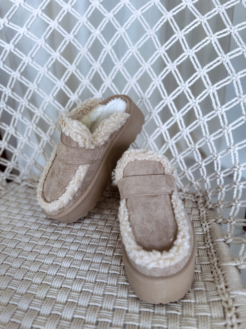 "SANDSTONE 9710" slippers with closed toe - BEIGE