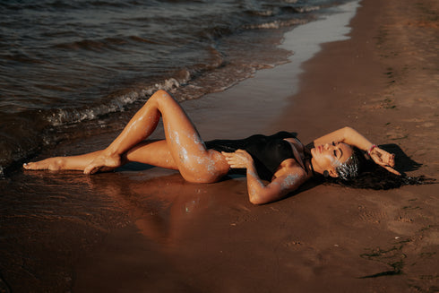 ELYNDI, stringveida koriģējošais bodijs - melns