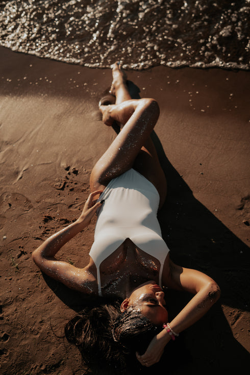 ELYNDI, string-style corrective bodysuit - white PRE-ORDER