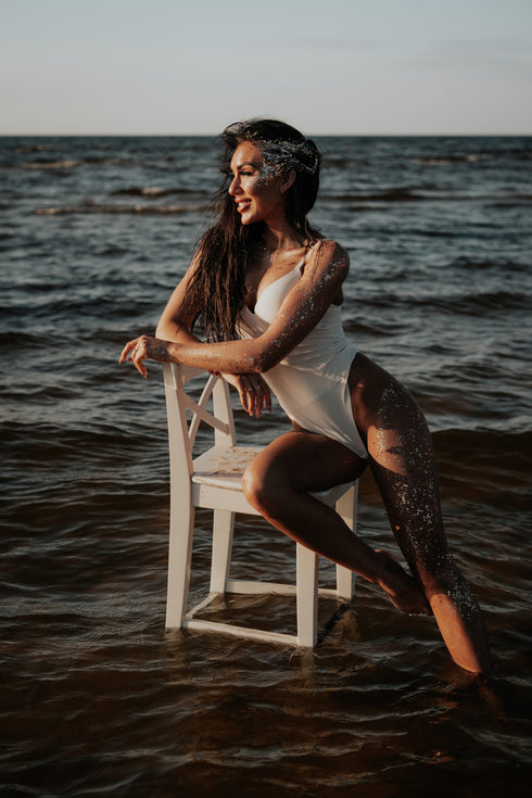 ELYNDI, string-style corrective bodysuit - white PRE-ORDER