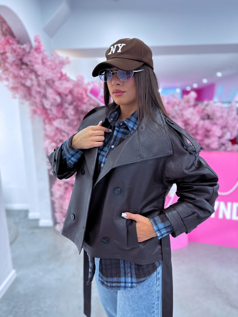 Ādas imitācijas jaka "BUTTON STYLE" S-6290 - CHOCO
