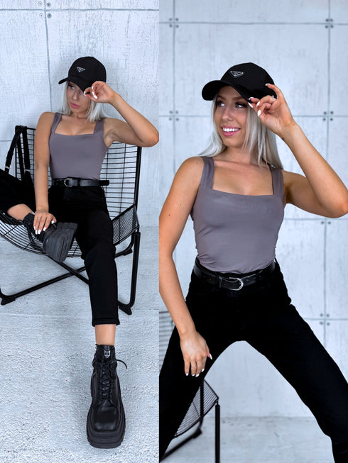 Pelēks, basic topiņš ar kvadrātveida izgriezumu