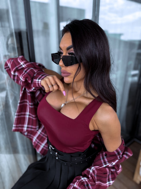 Bordeaux, basic top with a square neckline