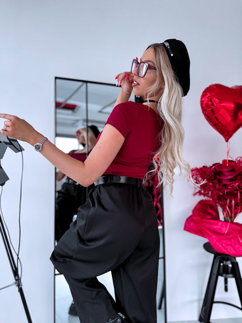 BASIC T-shirt with square neckline - burgundy