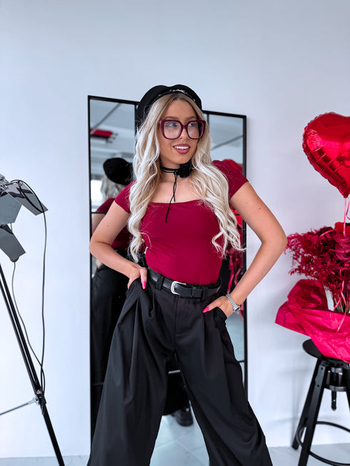 BASIC T-shirt with square neckline - burgundy