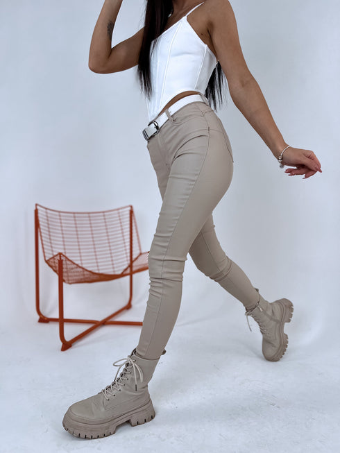 MATĒTAS ādas imitācijas PUSH-UP bikses C9253-2 - bēšas