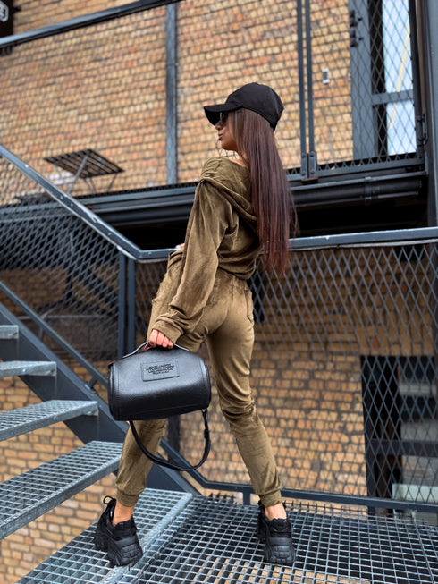 Divdaļīgs, samta kostīms "PAVASARIS" - HAKI