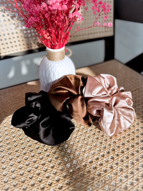 Atlasa plaukų gumytė - ŠVIESIAI RUDOS SPALVOS