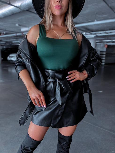 Smaragdzaļš, basic topiņš ar kvadrātveida izgriezumu