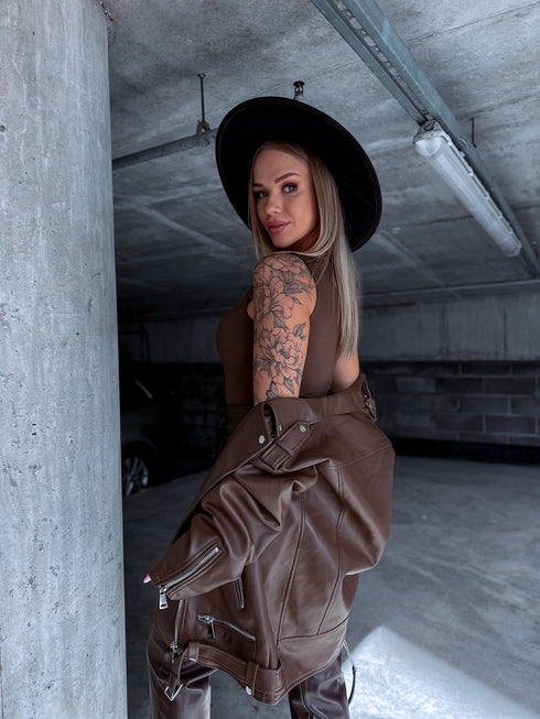 Шоколадно-коричневый базовый топ с квадратным вырезом