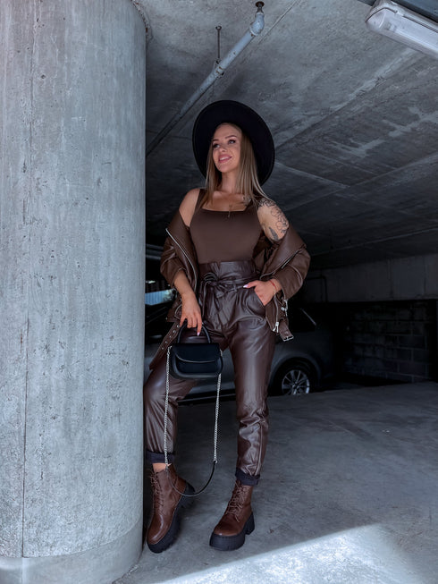 Шоколадно-коричневый базовый топ с квадратным вырезом