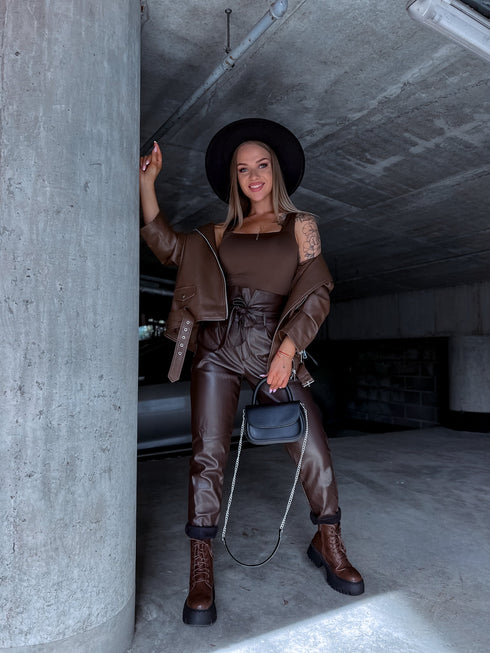 Шоколадно-коричневый базовый топ с квадратным вырезом