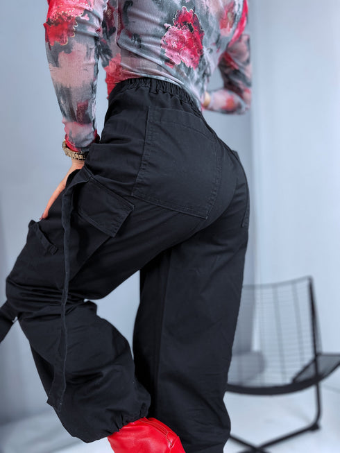 "CARGO VIBES" bikses K609 - MELNAS PRE-ORDER