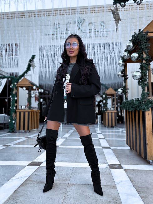 Oversize žakete ar melnām piedurkņu pogām - melna