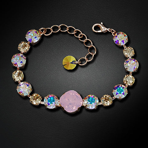 Aproce "Apžilbinošs Mirdzums II (Rose Water Opal / Aurore Boreale / Golden Shadow)" ar Swarovski™ kristāliem