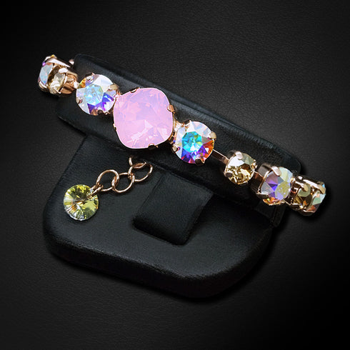 Aproce "Apžilbinošs Mirdzums II (Rose Water Opal / Aurore Boreale / Golden Shadow)" ar Swarovski™ kristāliem