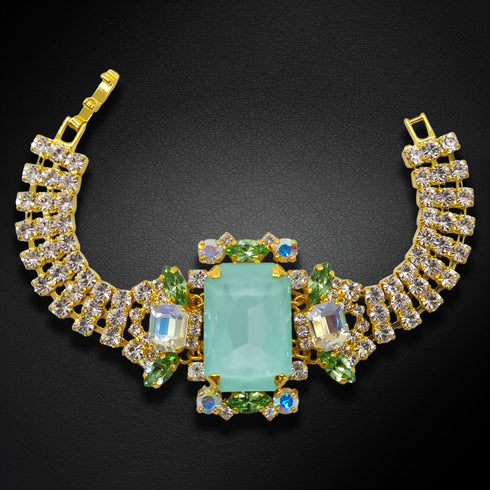 Aproce "Aurora (Soft Mint Ignite / Moonlight / Reinvented Peridot / Aurora Boreale)" ar Swarovski™ kristāliem