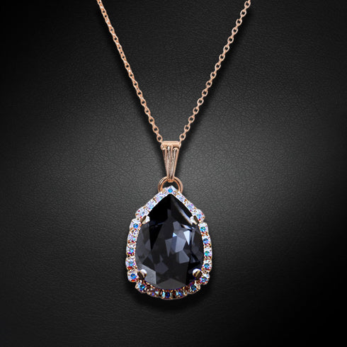 Kulons "Debesu Piliens III (Graphite)" ar Swarovski™ kristāliem