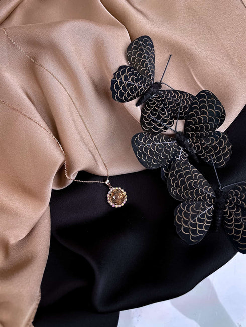 Kaklarota "Mirdzošā laime"