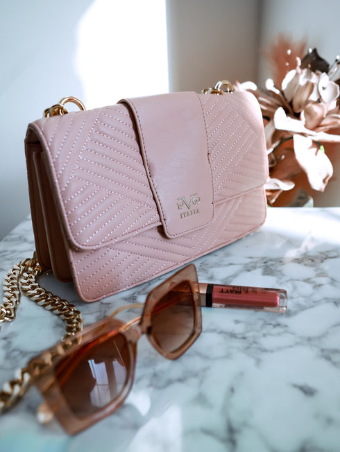 Pudros rožinės spalvos eko odos krepšys per petį su grandinės dirželiu