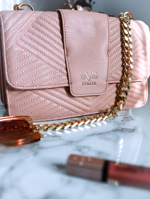 Pudros rožinės spalvos eko odos krepšys per petį su grandinės dirželiu