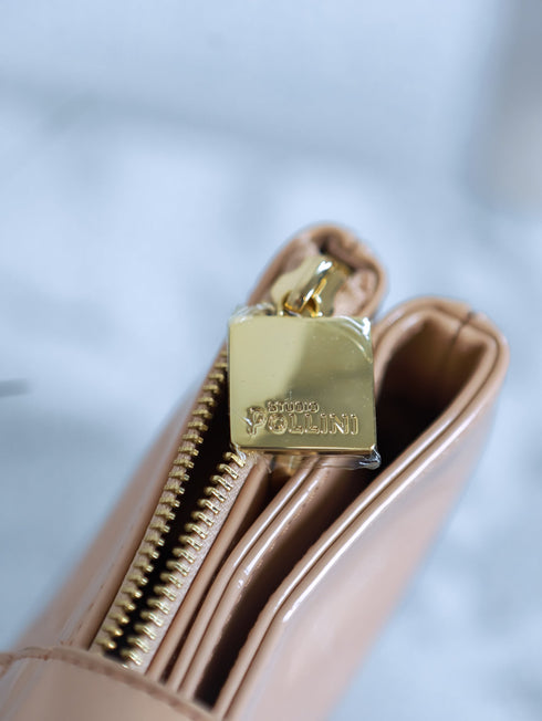 Smėlio spalvos lakinės odos rankinė