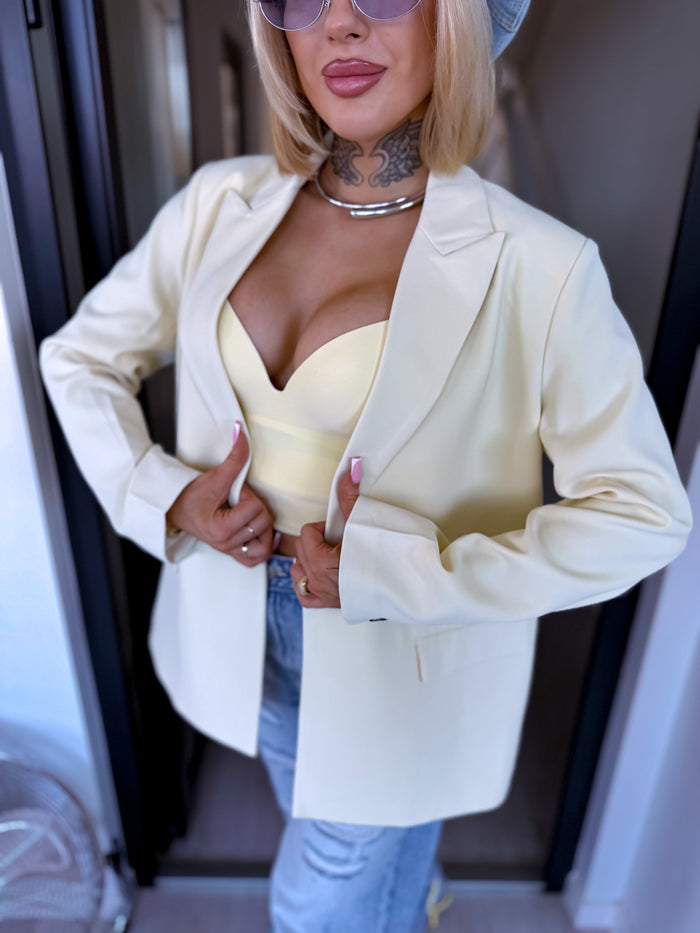 Oversized blazer with black sleeve buttons - light yellow