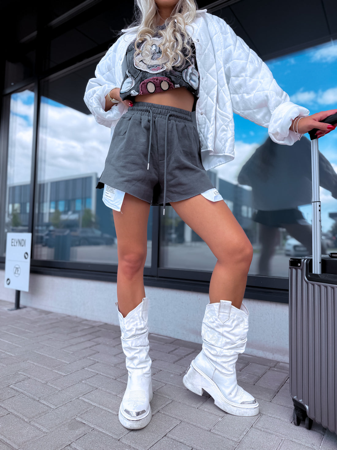 Šorti "WHITE WARNING" D0202 - TUMŠI PELĒKI