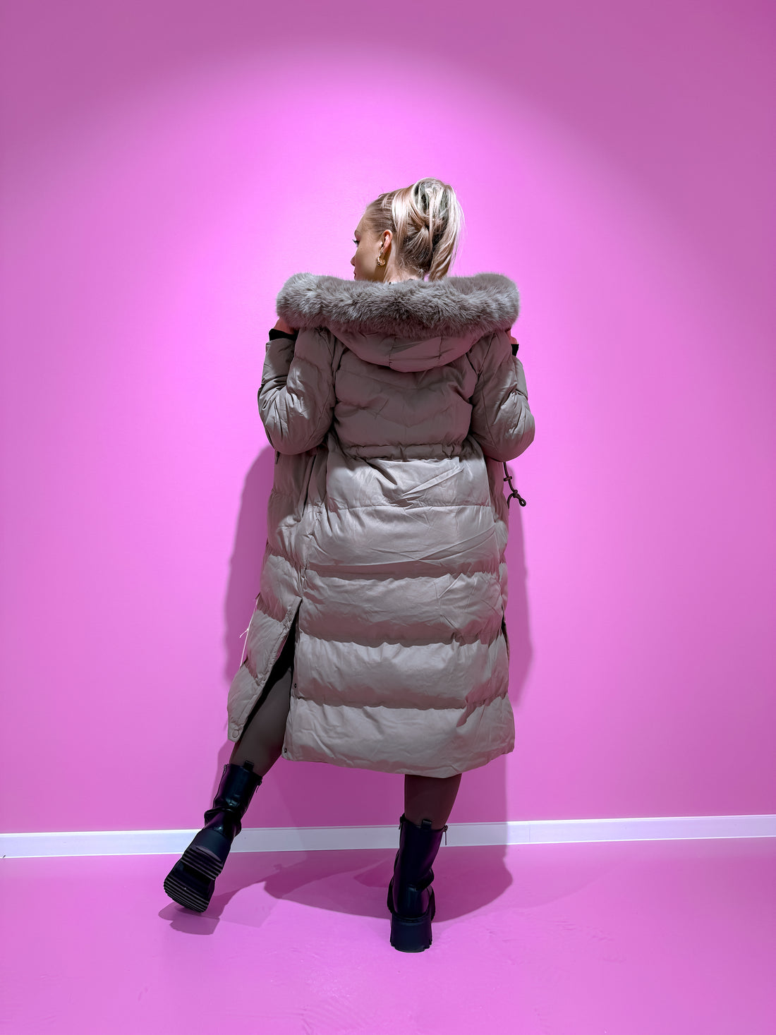Pikk jope "WINTER WEAR FC83" - TUMEBEEŽ