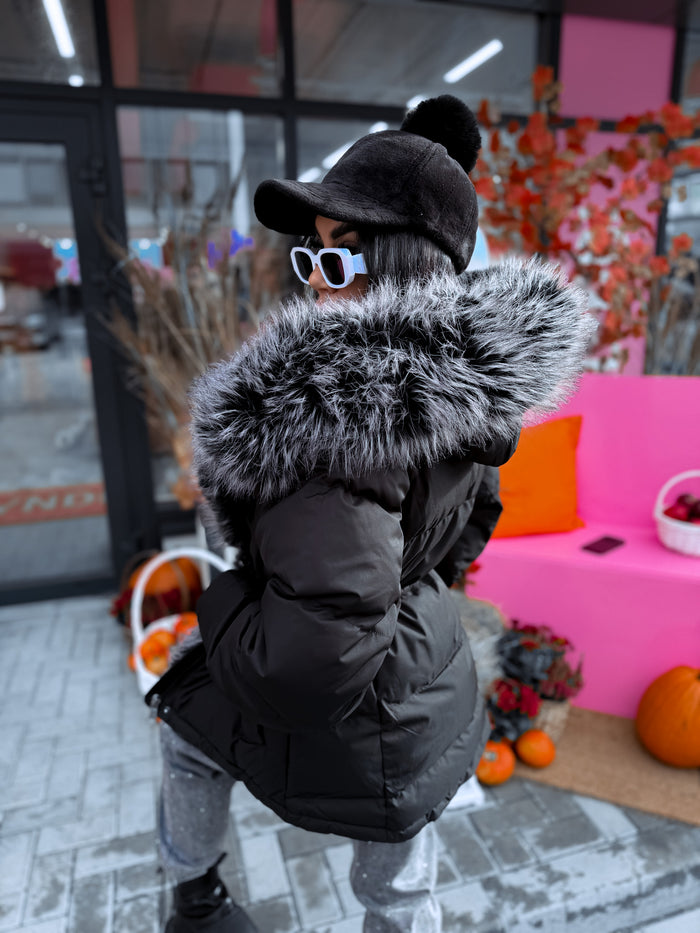 Virsjaka ar pūkas kapuci "CUDDLE ME FC7665" - MELNA
