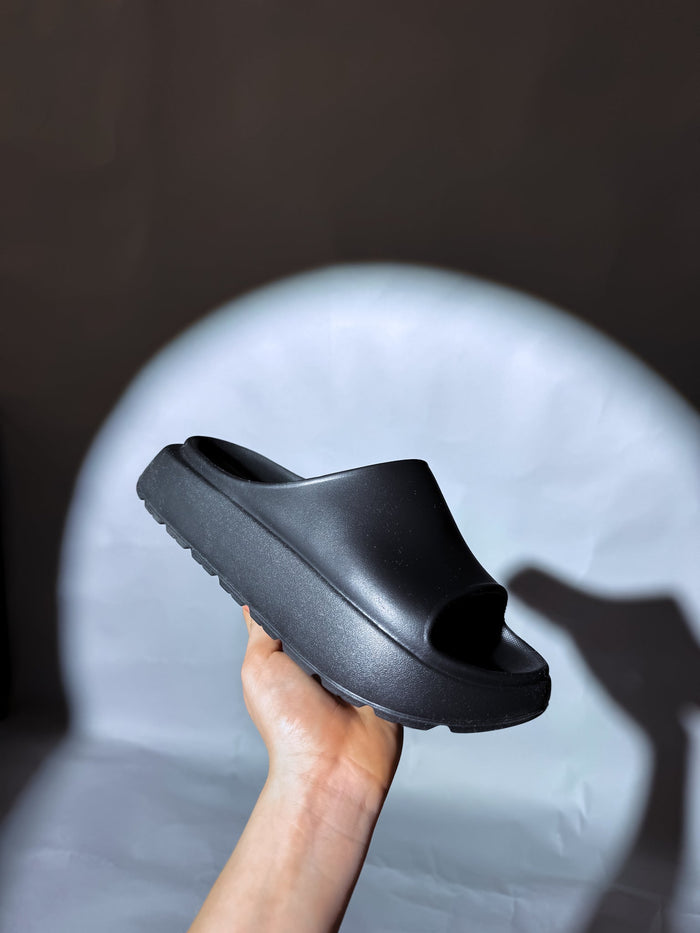 Trendy, everyday slides - BLACK 