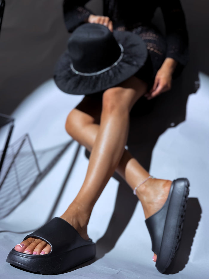 Trendy, everyday slides - BLACK 